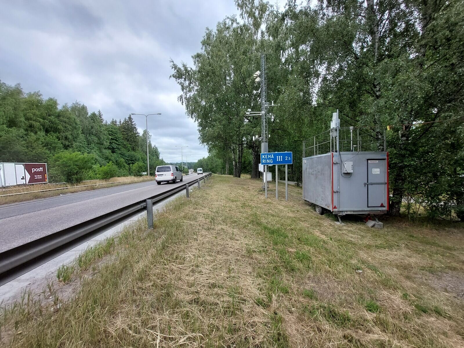 På bilden finns Tavastehusledens mätstation, varifrån man får information om bland annat gatudammhalterna längs huvudlederna.