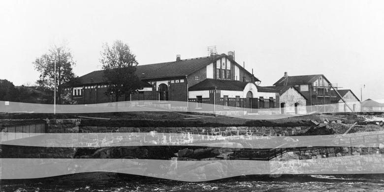 historiakuva vesilaitoksesta juhlavuoden ilmeellä